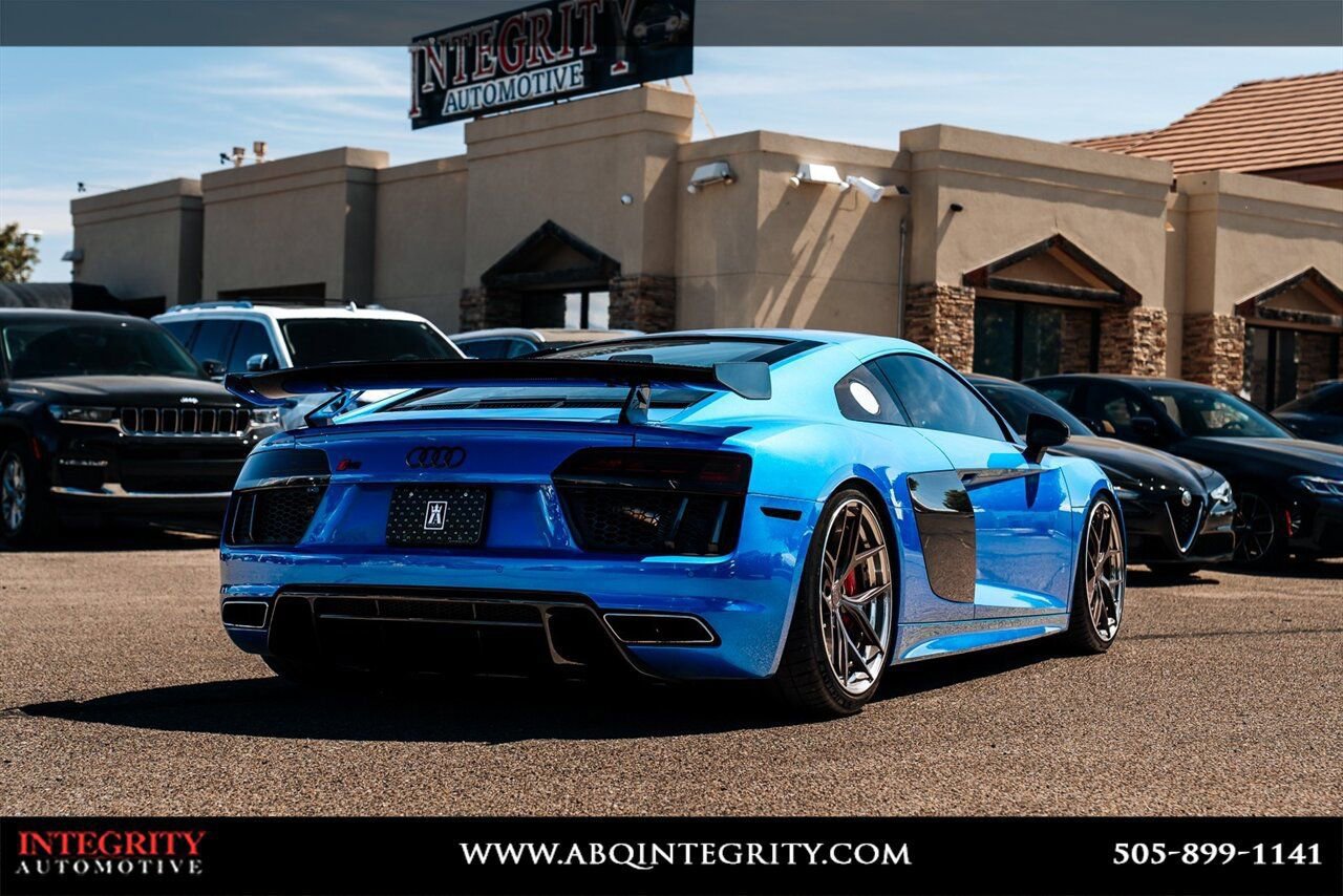 Used 2017 Audi R8 V10 w/ Carbon Exterior Package image 7