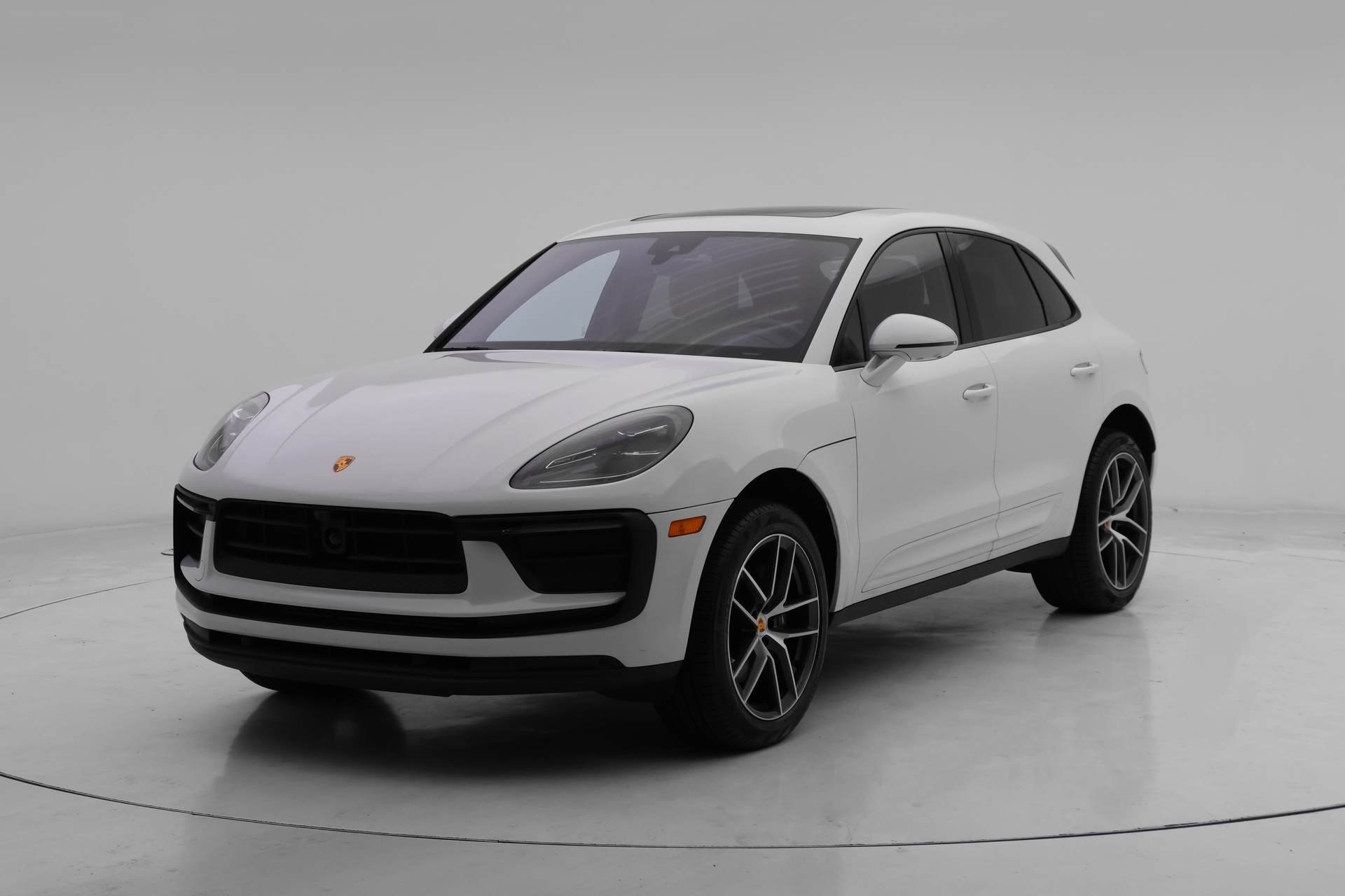 Used 2025 Porsche Macan image 1