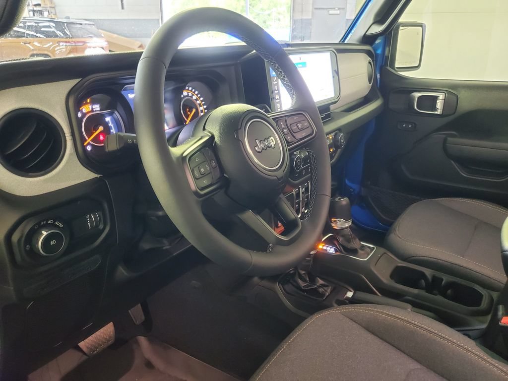 Used 2025 Jeep Wrangler Unlimited Sport AWD/4WD image 8