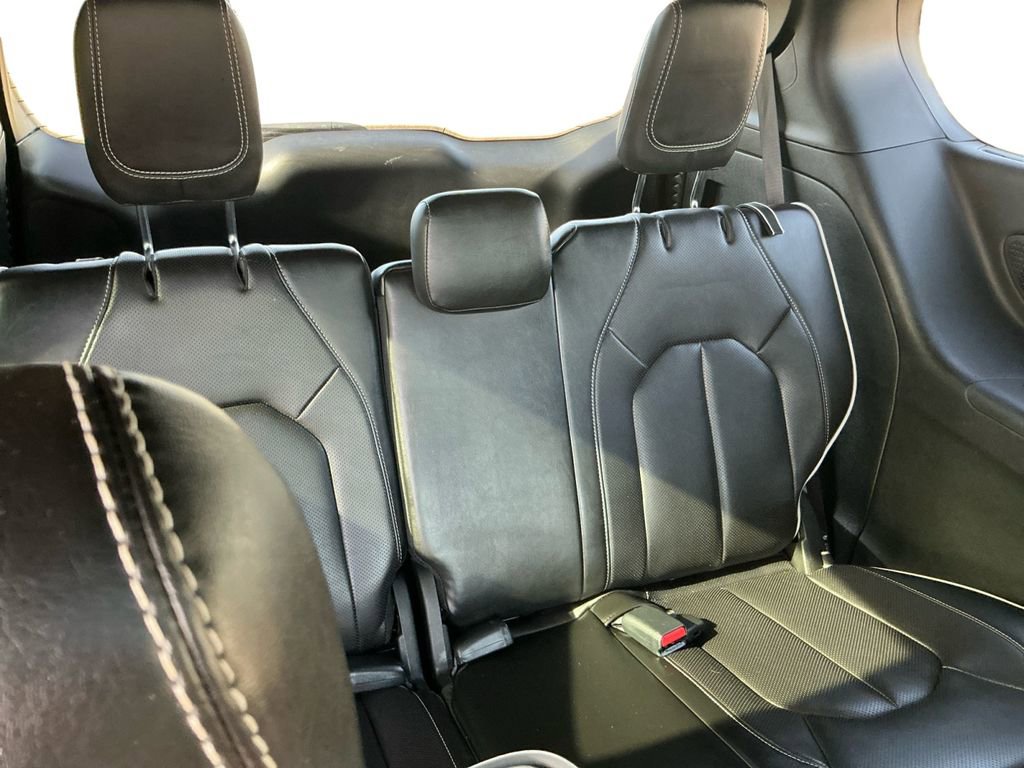 Used 2025 Chrysler Pacifica Limited image 21