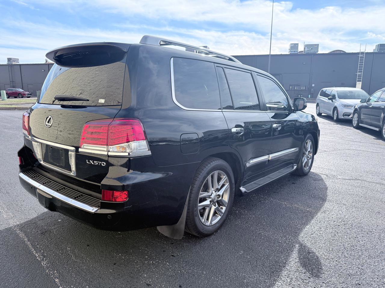 Used 2013 Lexus LX 570 4WD w/ Luxury Pkg image 5