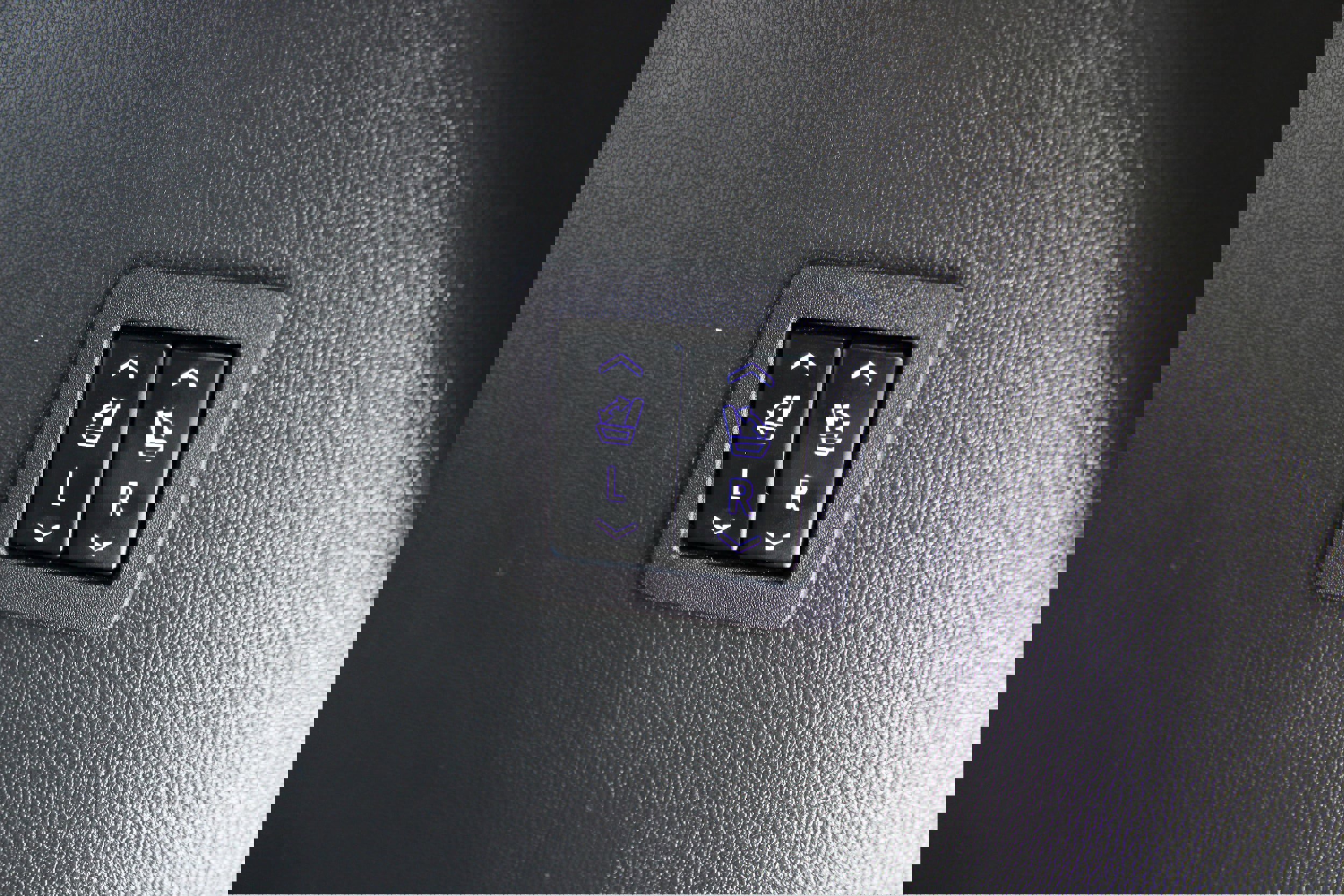 Used 2022 Buick Enclave Avenir w/ Avenir Technology Package image 18