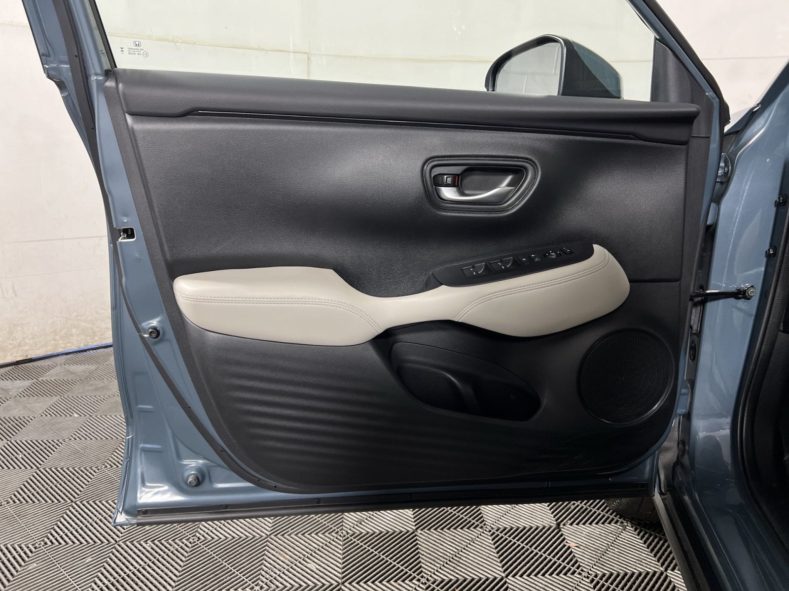 Used 2024 Honda HR-V LX image 14