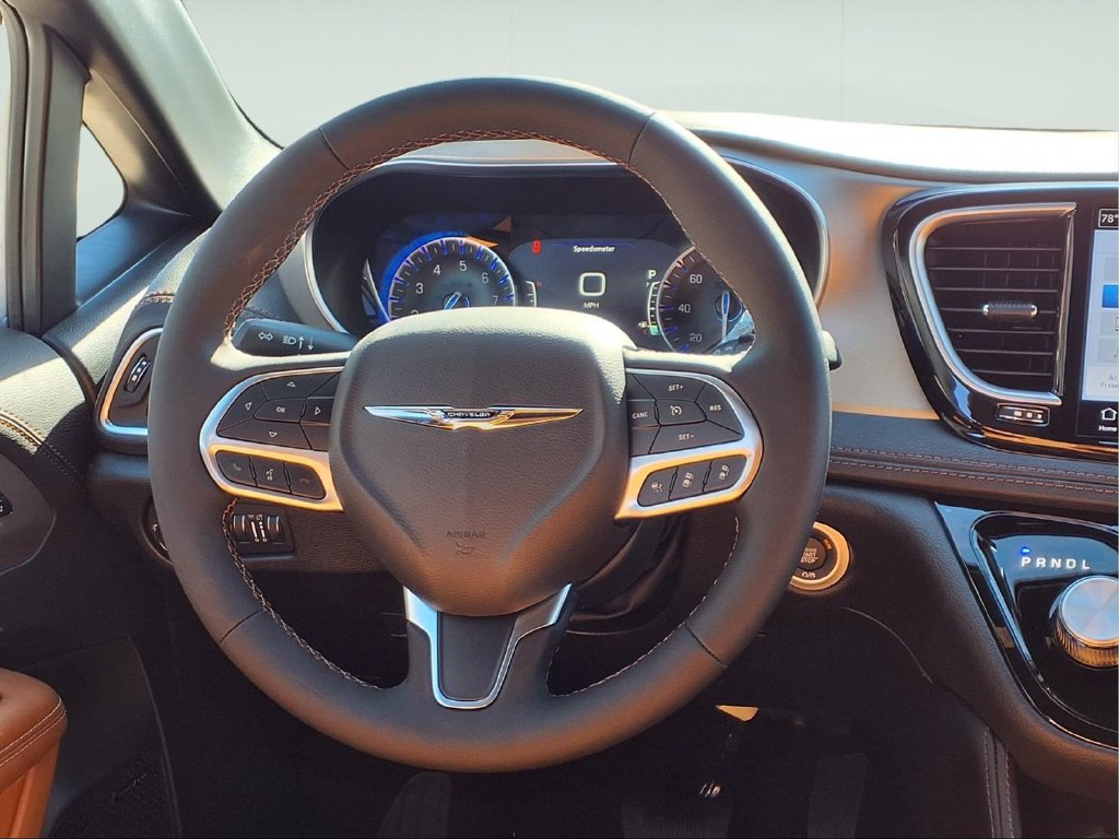 New 2026 Chrysler Pacifica Pinnacle AWD/4WD image 12