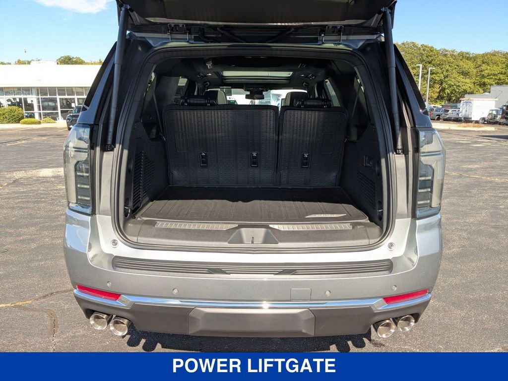 New 2026 Chevrolet Suburban Premier w/ Sun And Tow Package AWD/4WD image 32
