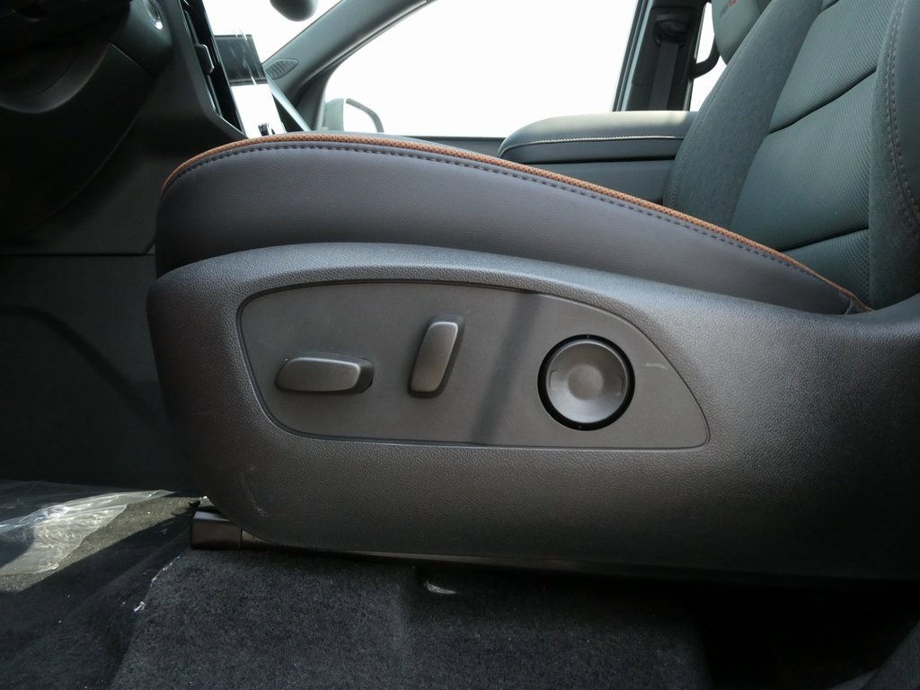 New 2025 GMC Acadia AT4 w/ Luxury Package image 9