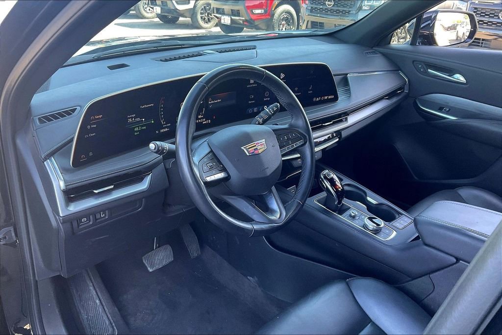 Used 2025 Cadillac XT4 Premium Luxury image 13
