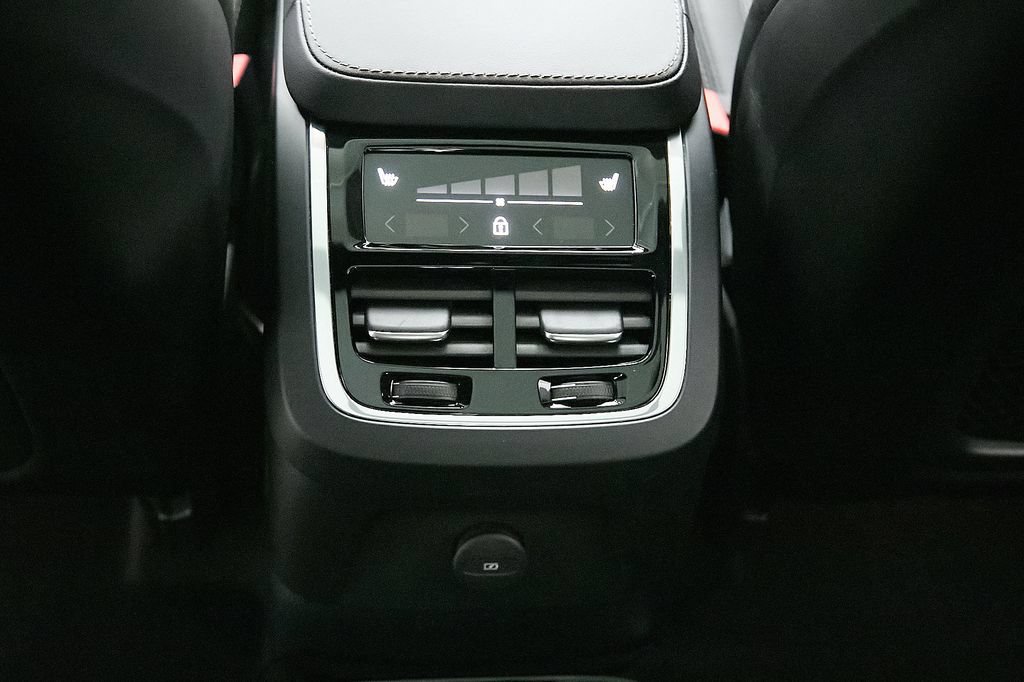 Certified 2024 Volvo XC90 T8 Ultimate w/ Lounge Package AWD/4WD image 26
