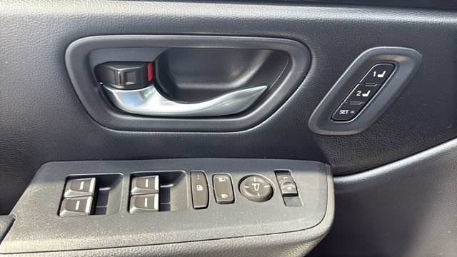 Used 2023 Honda Pilot Touring image 12