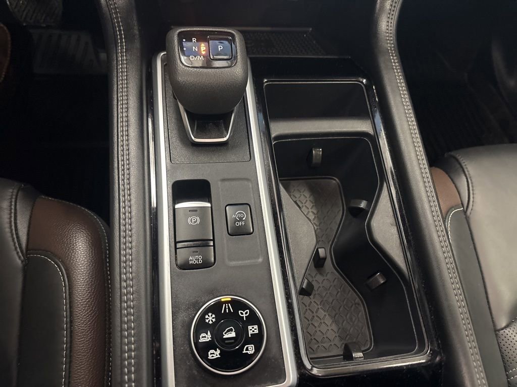 Used 2024 Nissan Pathfinder Platinum w/ Black Appearance Package image 23