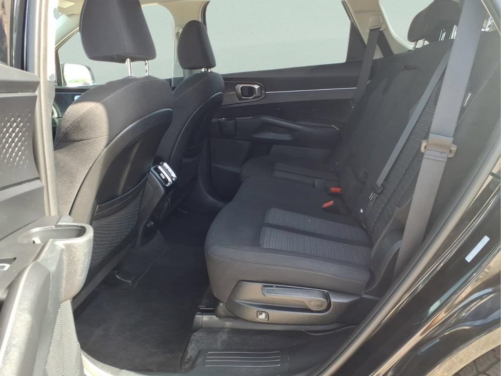 Used 2025 Kia Sorento LX FWD image 13