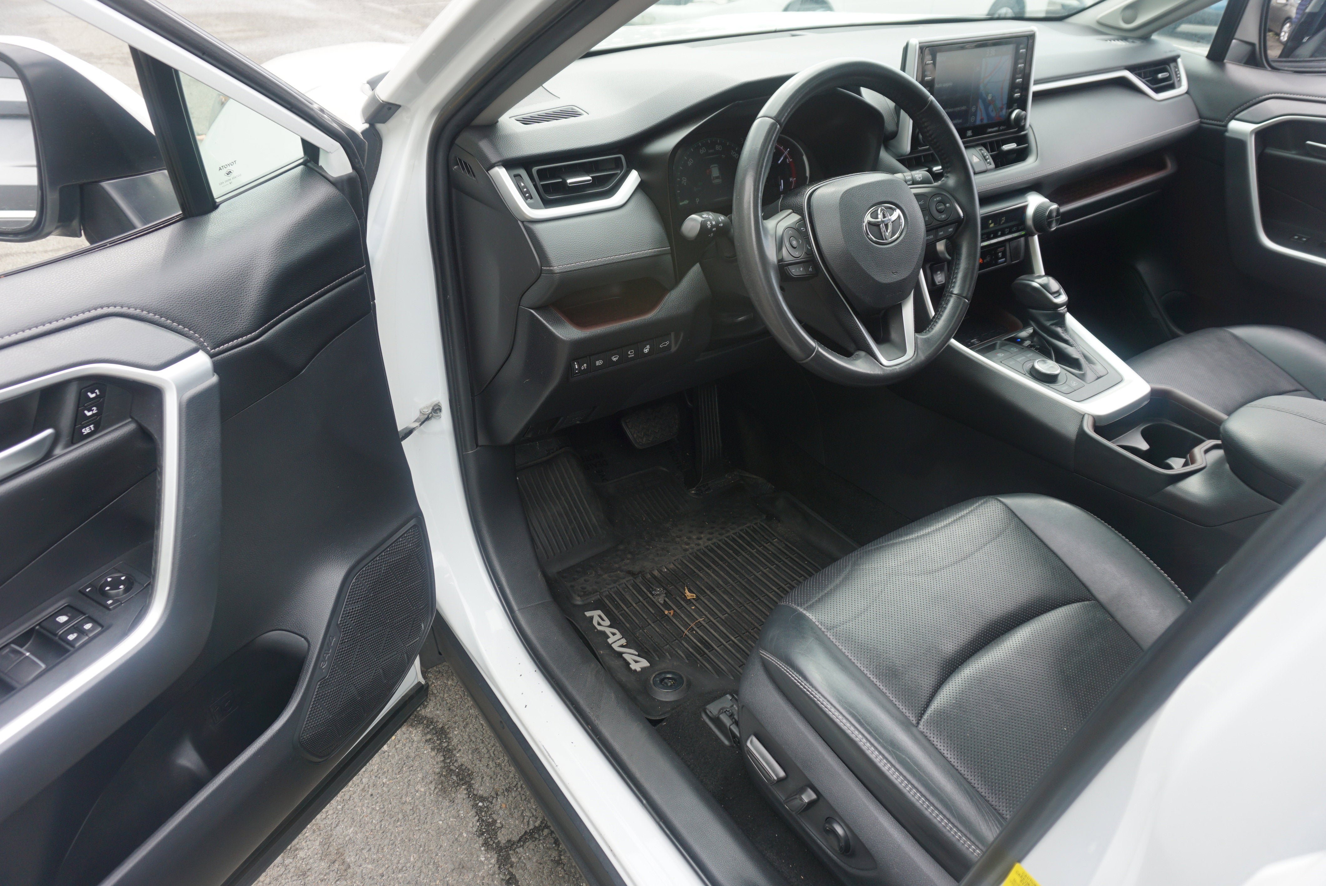 Used 2019 Toyota RAV4 Limited w/ Advanced Technology Package AWD/4WD image 7