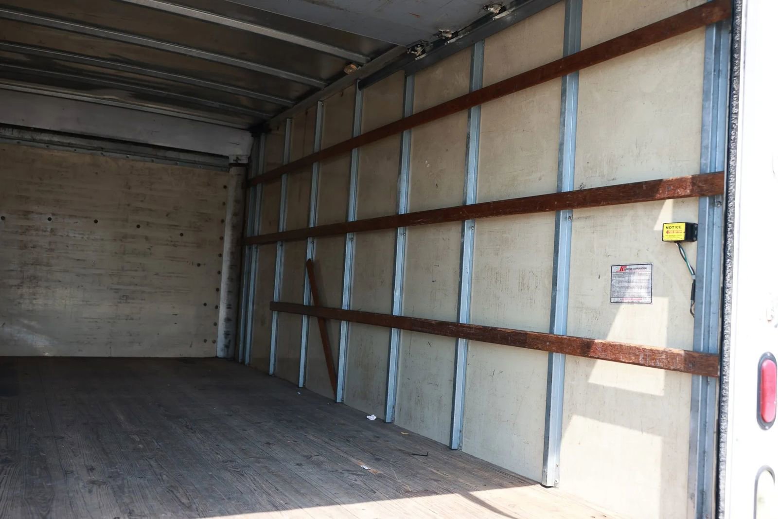 Used 2005 Ford E-350 and Econoline 350 Super Duty image 19