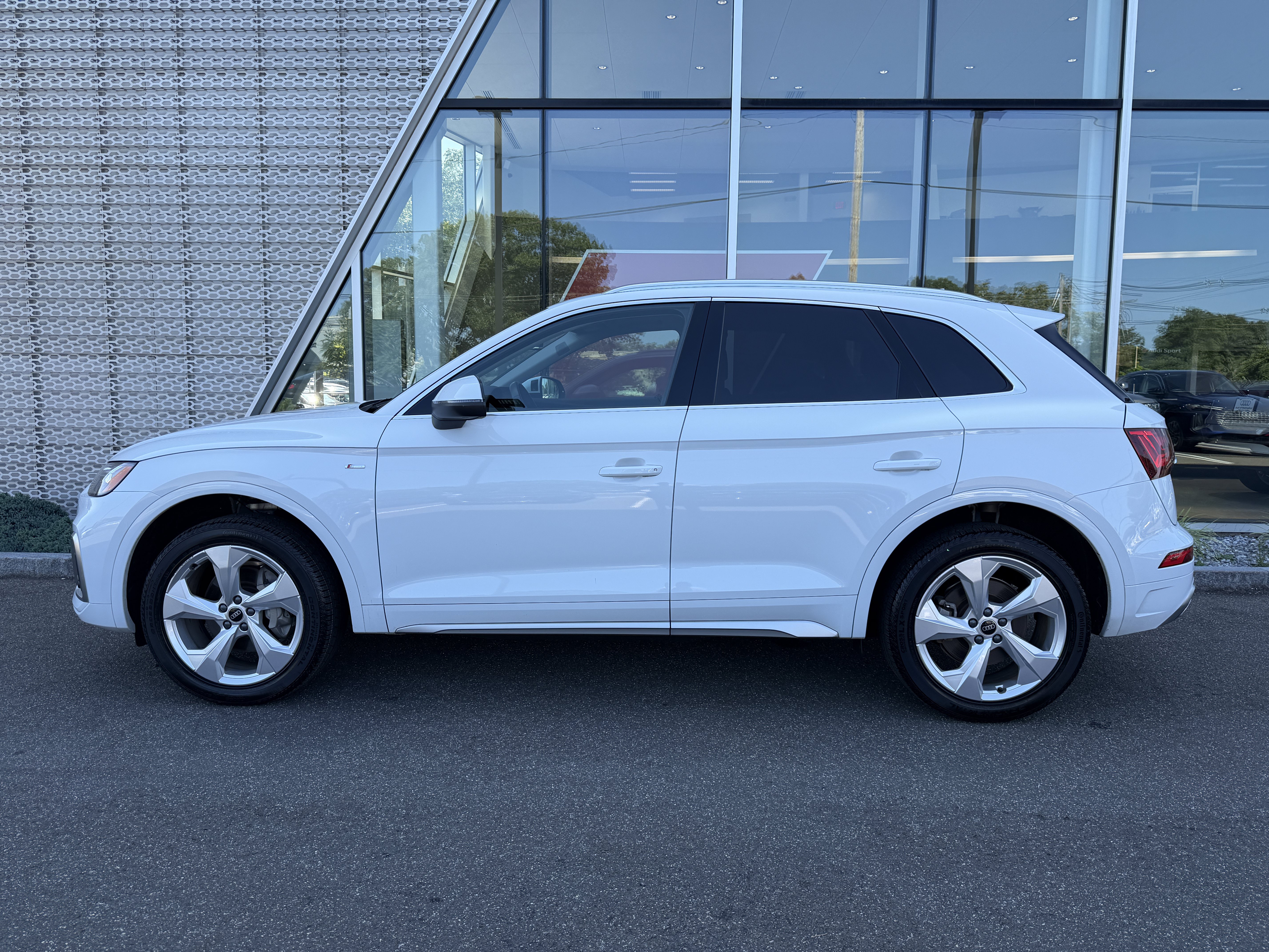 Certified 2023 Audi Q5 2.0T Premium Plus w/ Premium Plus Package AWD/4WD image 2