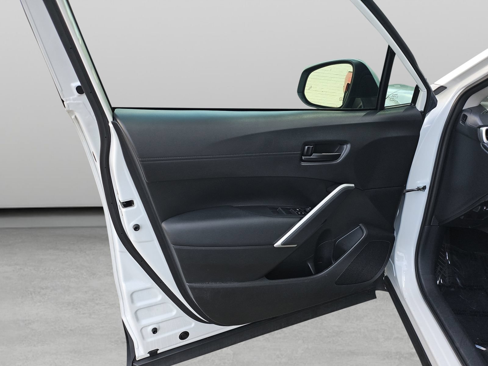 Used 2024 Toyota Corolla Cross LE w/ Moonroof Package FWD image 35