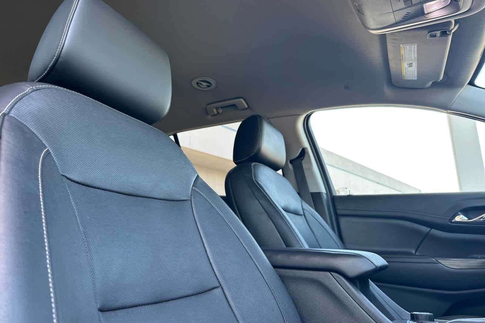 Used 2019 GMC Acadia SLT w/ LPO, Cargo Package FWD image 18