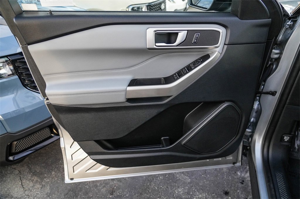 Used 2023 Ford Explorer XLT w/ Equipment Group 202A image 24