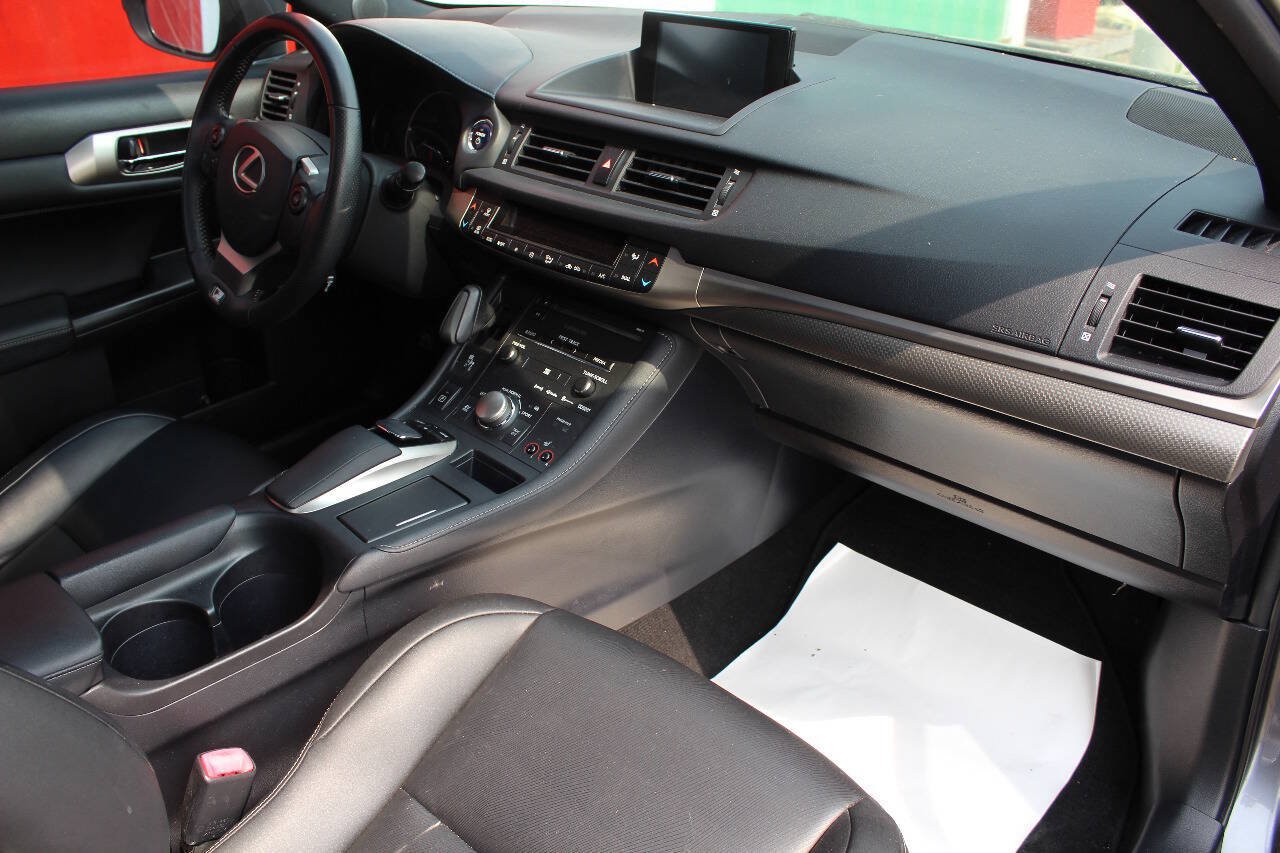 Used 2014 Lexus CT 200h w/ F Sport w/Nuluxe Interior FWD image 19