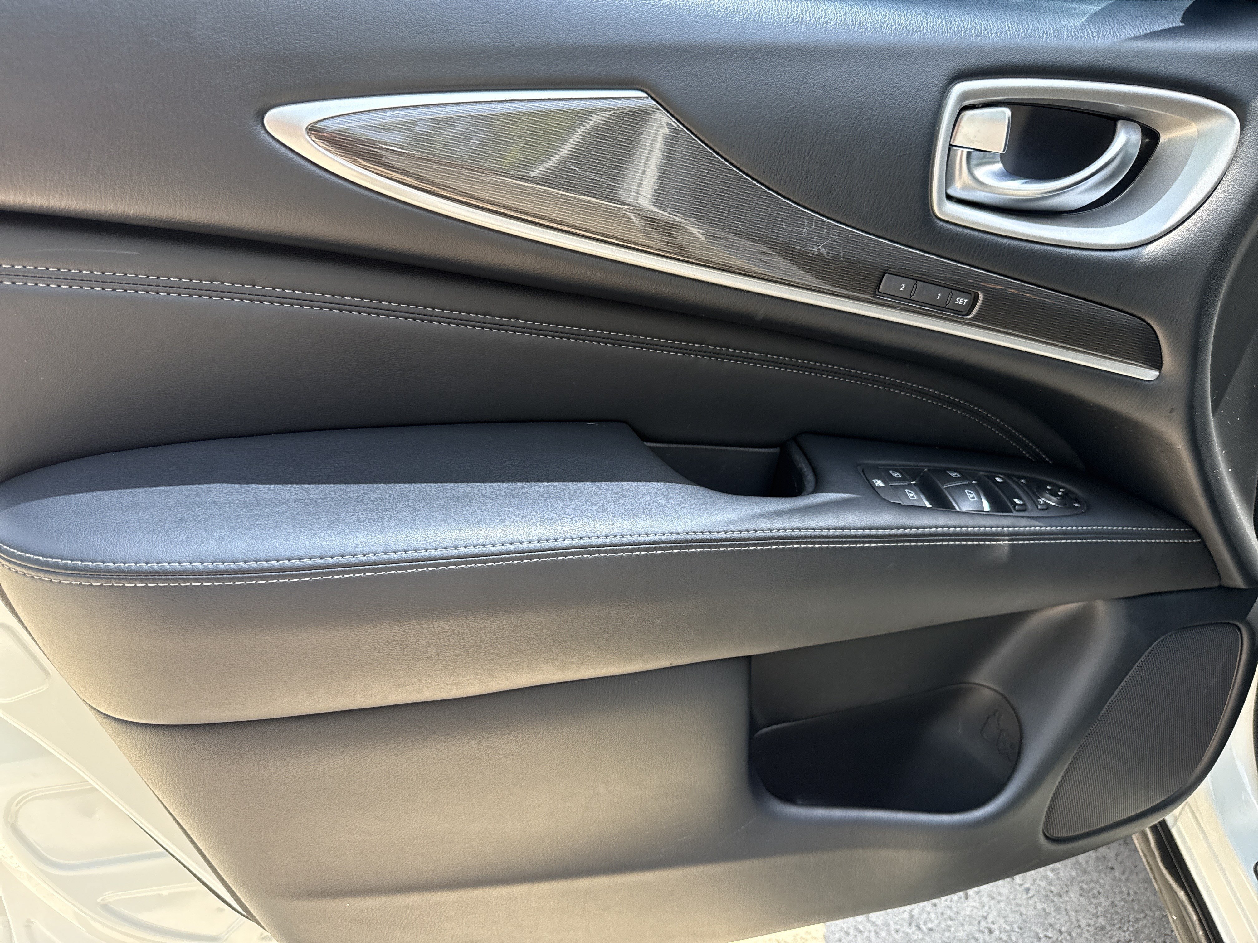 Used 2020 INFINITI QX60 Luxe w/ Essential Package FWD image 10