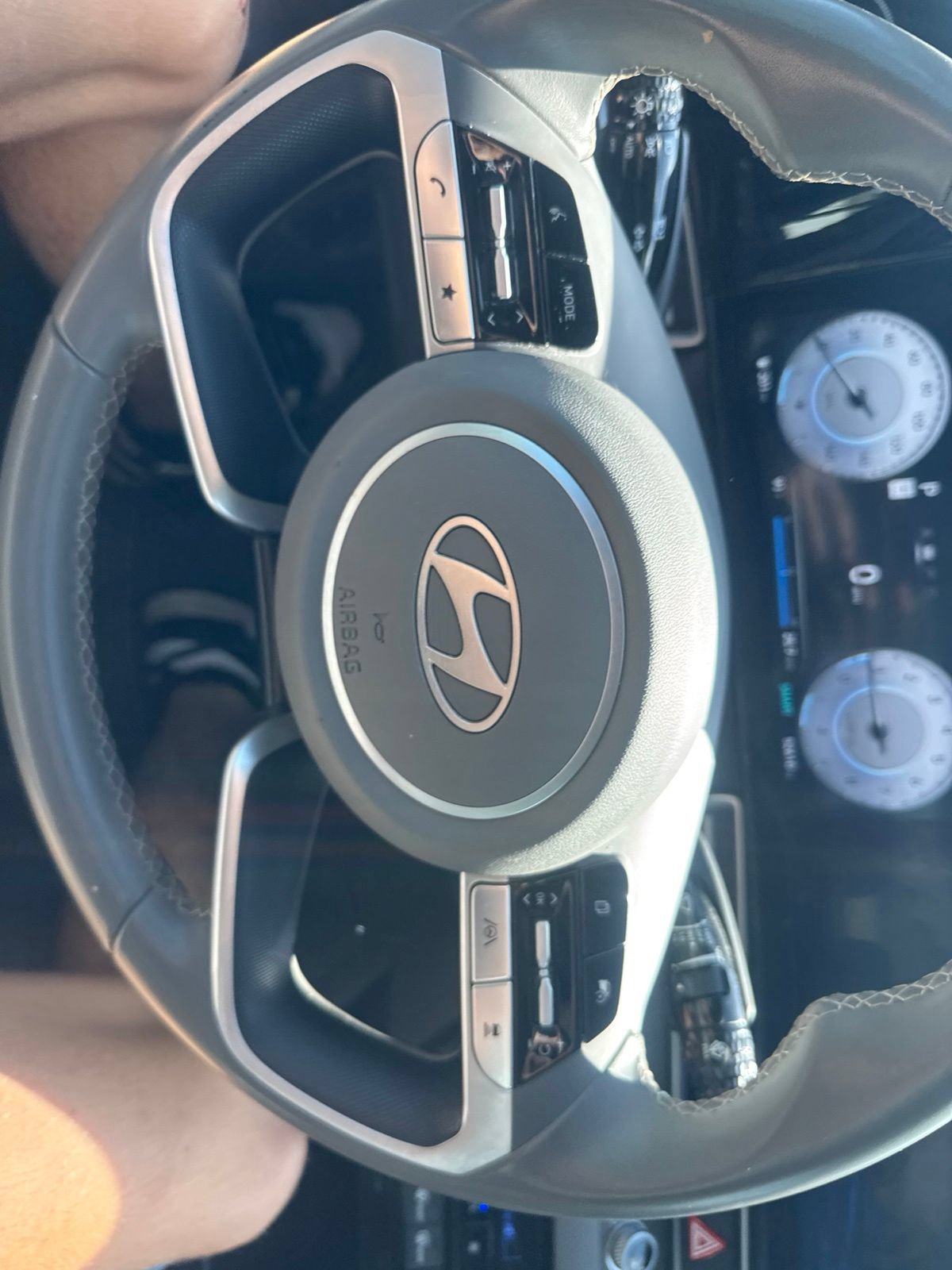 Used 2025 Hyundai Elantra SEL FWD image 25