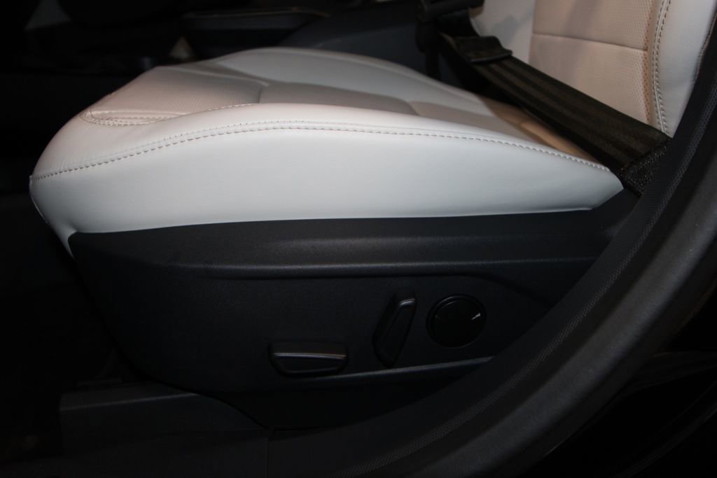 Used 2025 Ford Mustang Mach-E Premium AWD/4WD image 9
