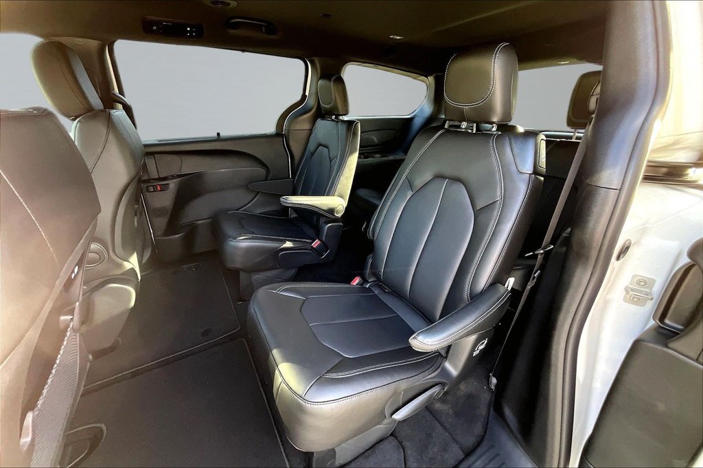 New 2027 Chrysler Pacifica Select FWD image 19