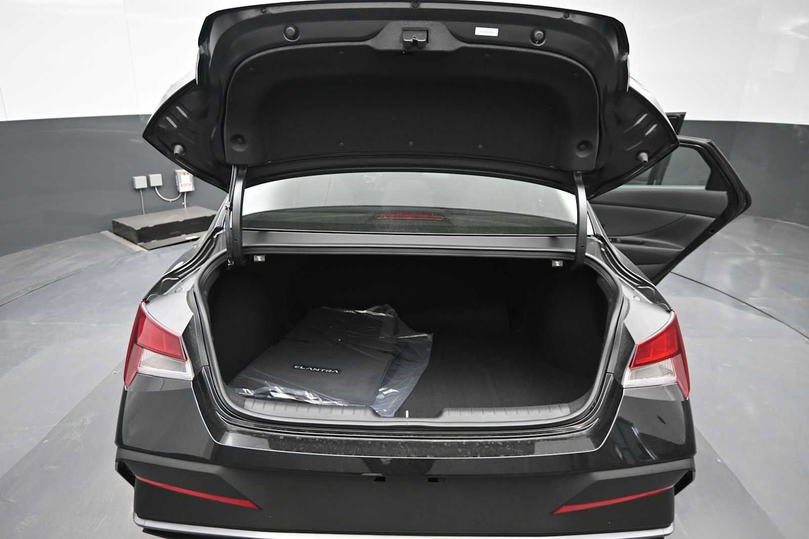 New 2026 Hyundai Elantra Sport FWD image 13