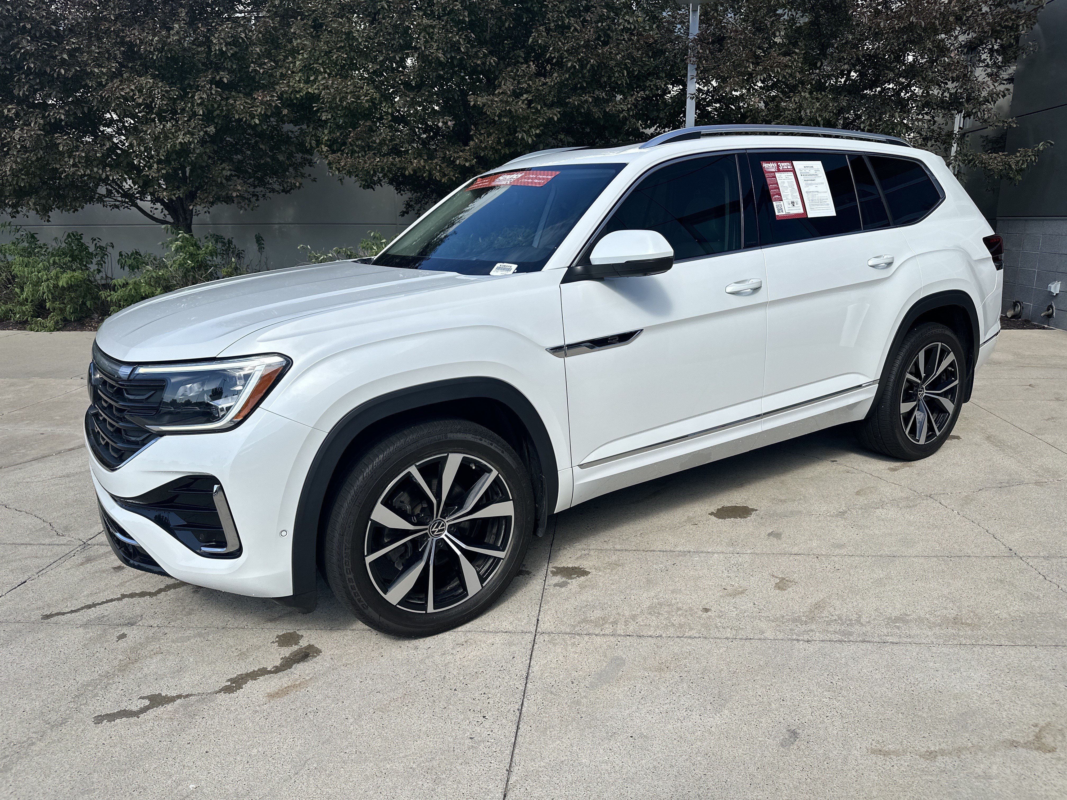 Used 2024 Volkswagen Atlas SEL Premium R-Line AWD/4WD image 3