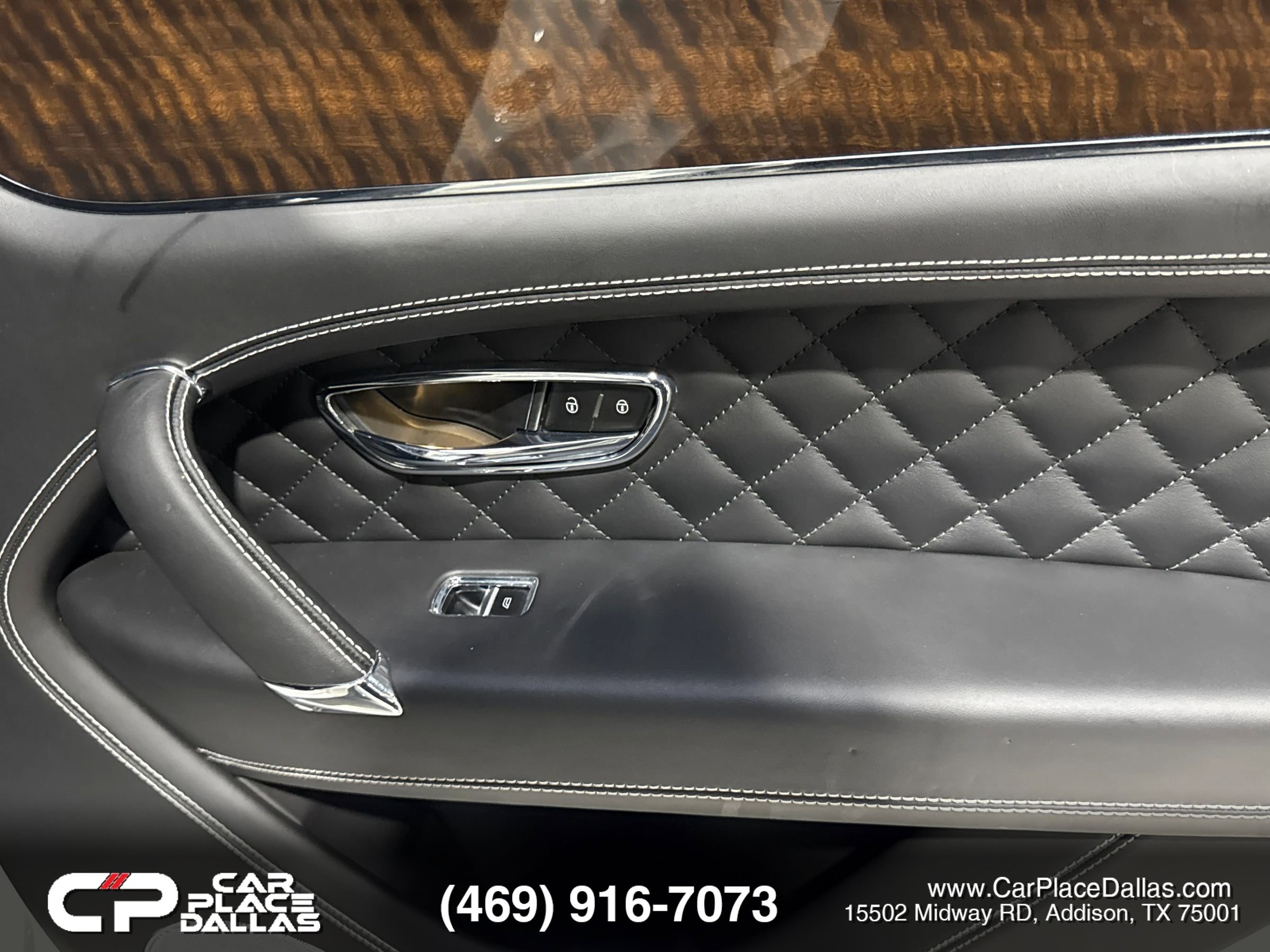 Used 2018 Bentley Bentayga AWD/4WD image 33