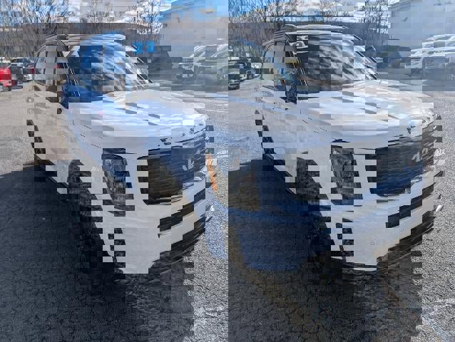 Used 2022 Kia Telluride SX w/ SX Prestige Package image 3