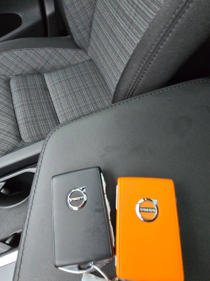 Used 2023 Volvo XC60 B5 Core image 49