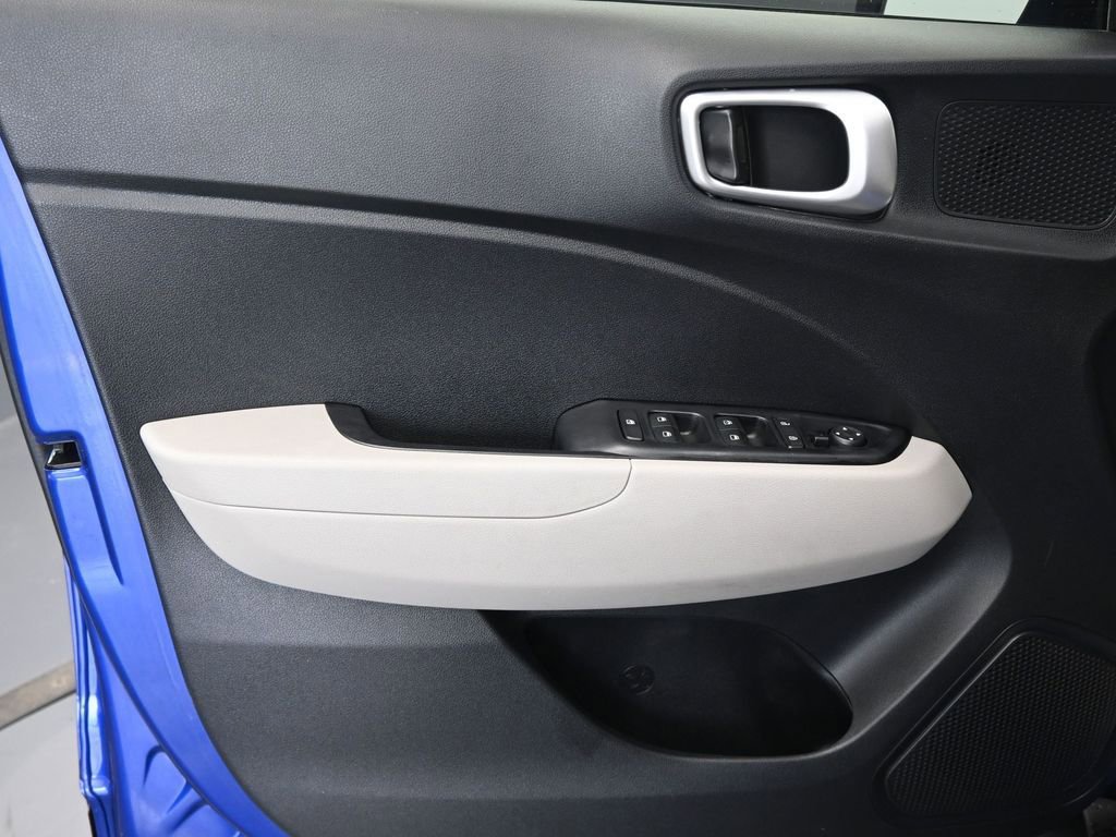 Used 2022 Hyundai Venue SEL w/ Cargo Package image 21