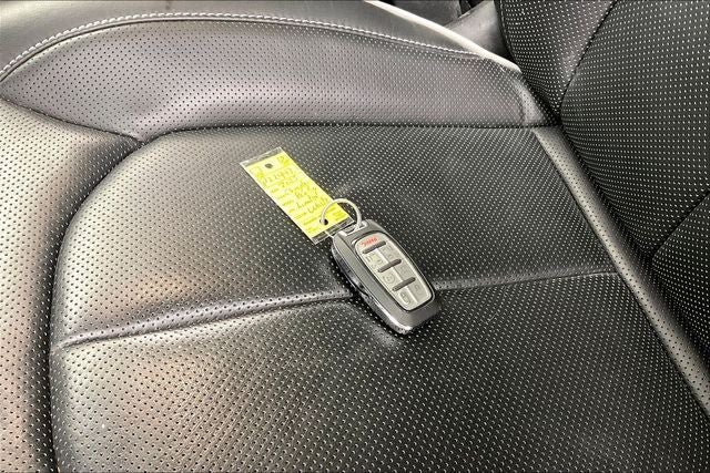Used 2025 Chrysler Pacifica Limited FWD image 14