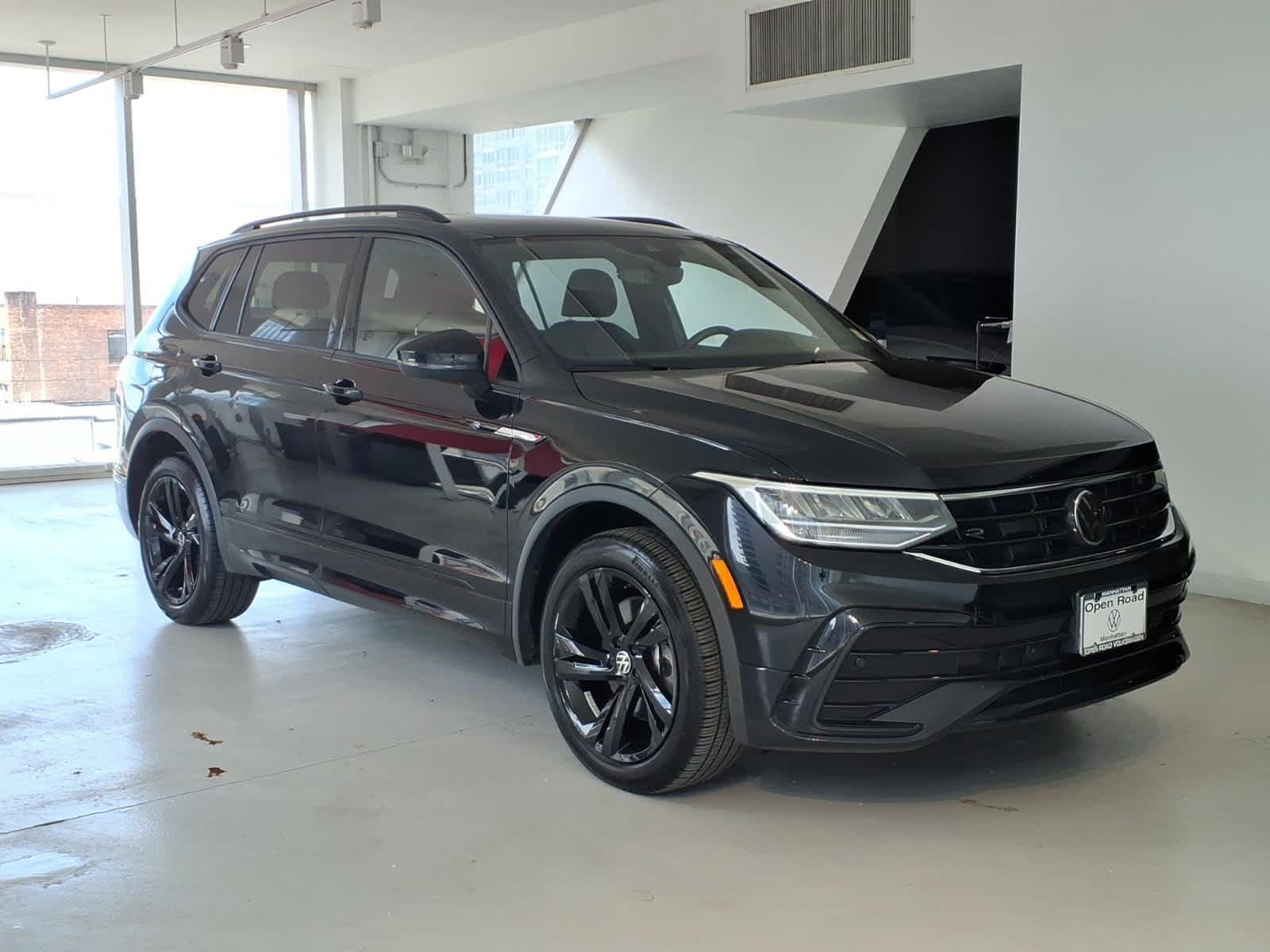 Used 2023 Volkswagen Tiguan SE R-Line AWD/4WD image 3