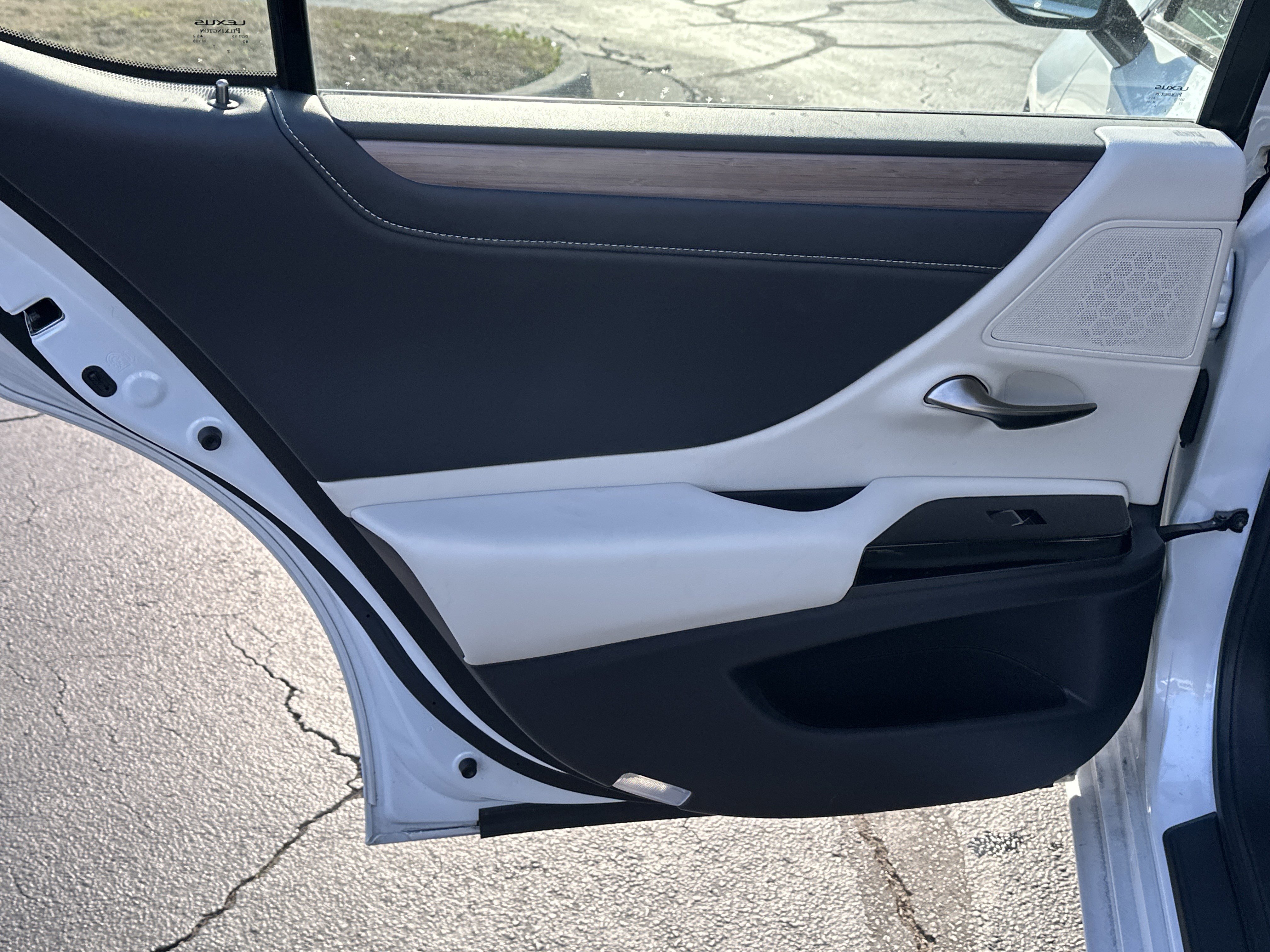 Used 2024 Lexus ES 350 w/ Premium Package image 22