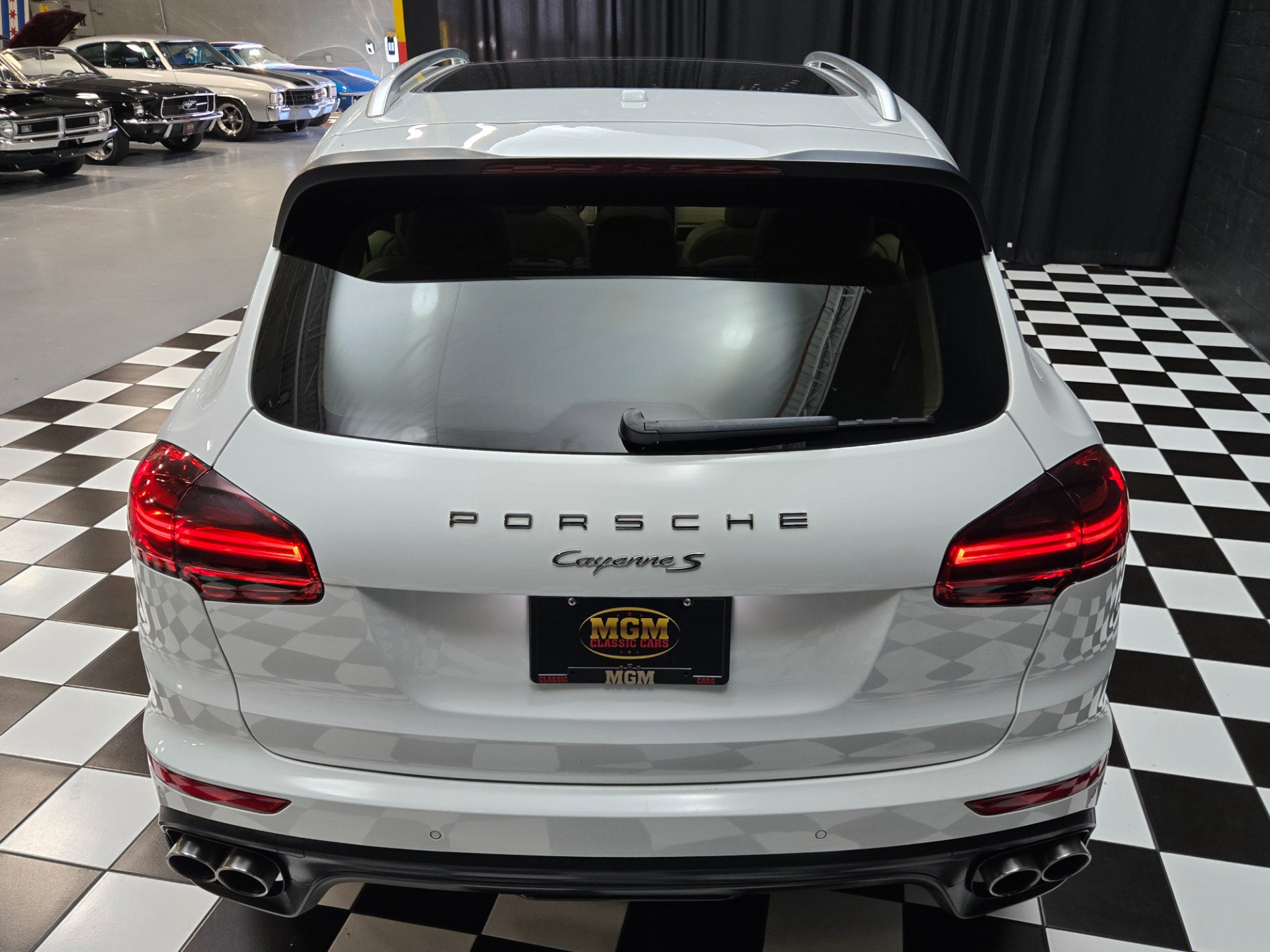 Used 2017 Porsche Cayenne S AWD/4WD image 4