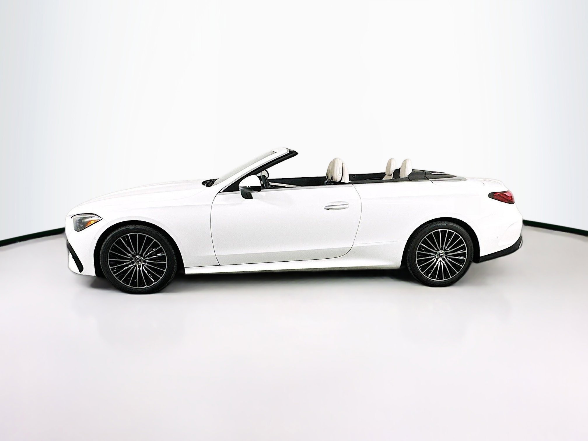 Used 2024 Mercedes-Benz CLE 300 4MATIC Cabriolet image 4