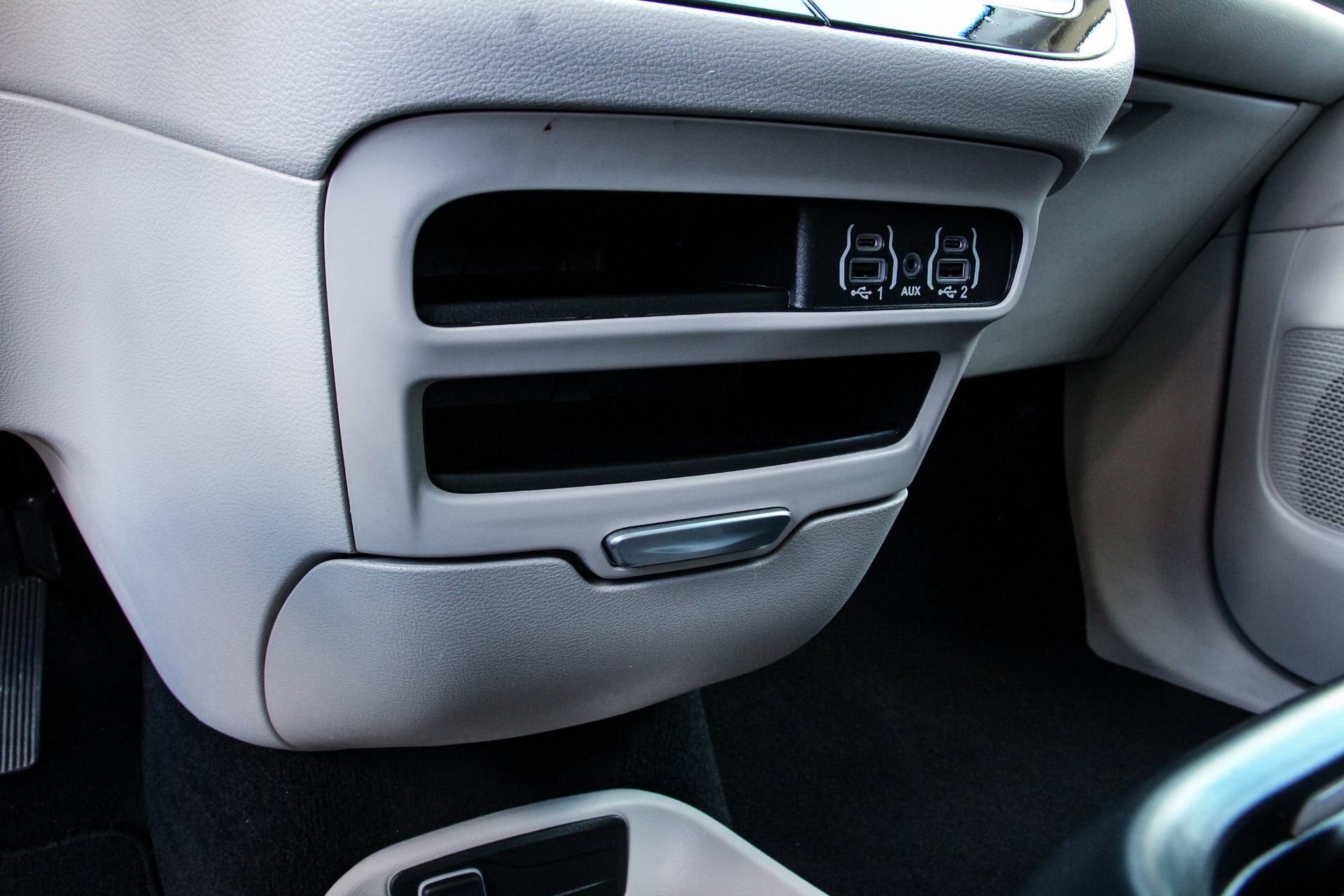 Used 2024 Chrysler Pacifica Touring-L image 24