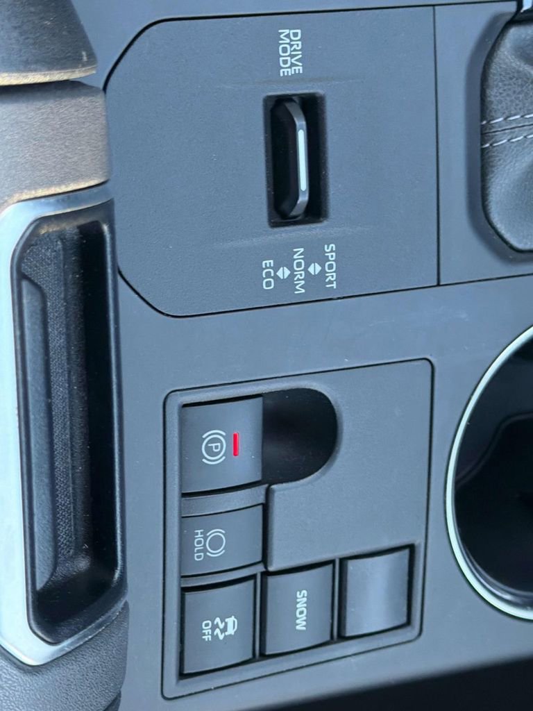 Used 2023 Toyota Highlander XSE image 19