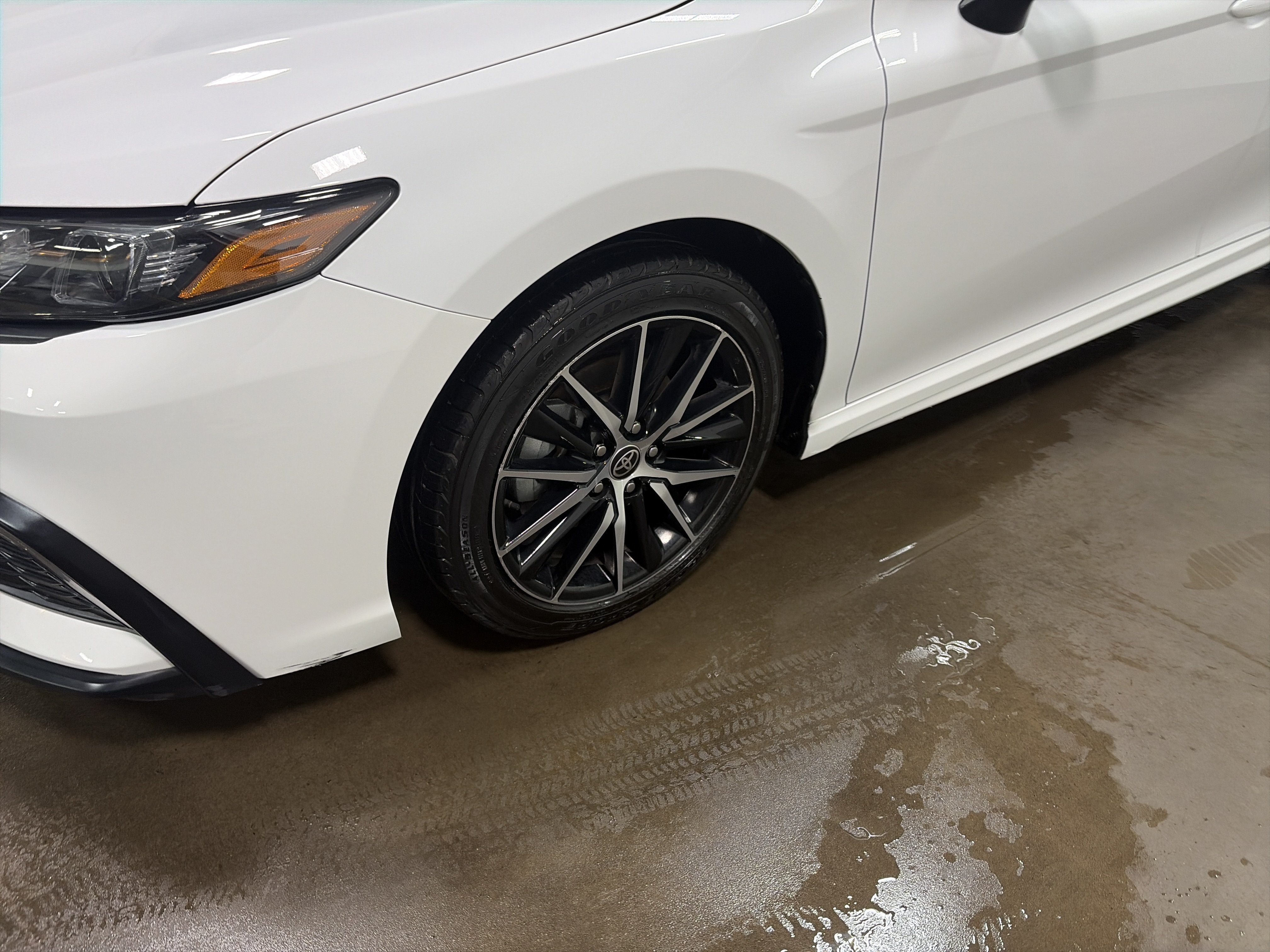 Used 2024 Toyota Camry SE w/ Convenience Package FWD image 9