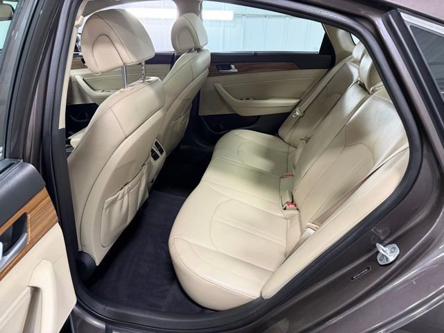 Used 2015 Hyundai Sonata Limited w/ Option Group 06 FWD image 10