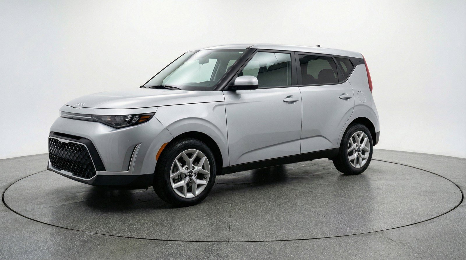 Used 2025 Kia Soul LX w/ LX Technology Package FWD image 3