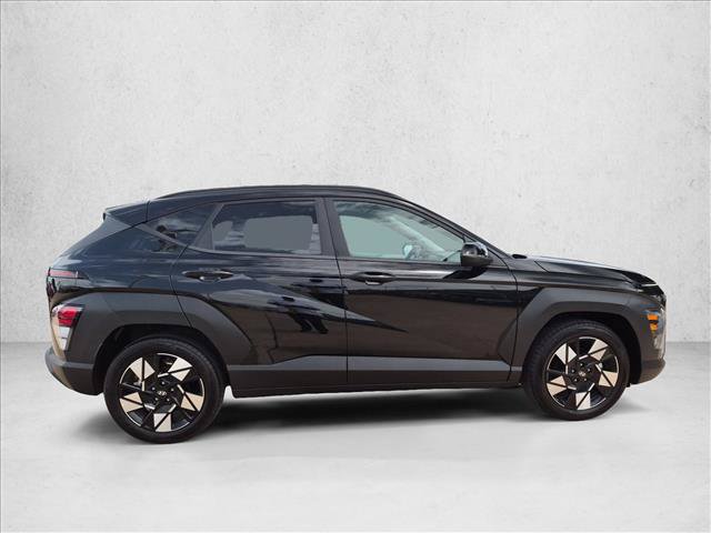 Used 2025 Hyundai Kona SEL FWD image 4