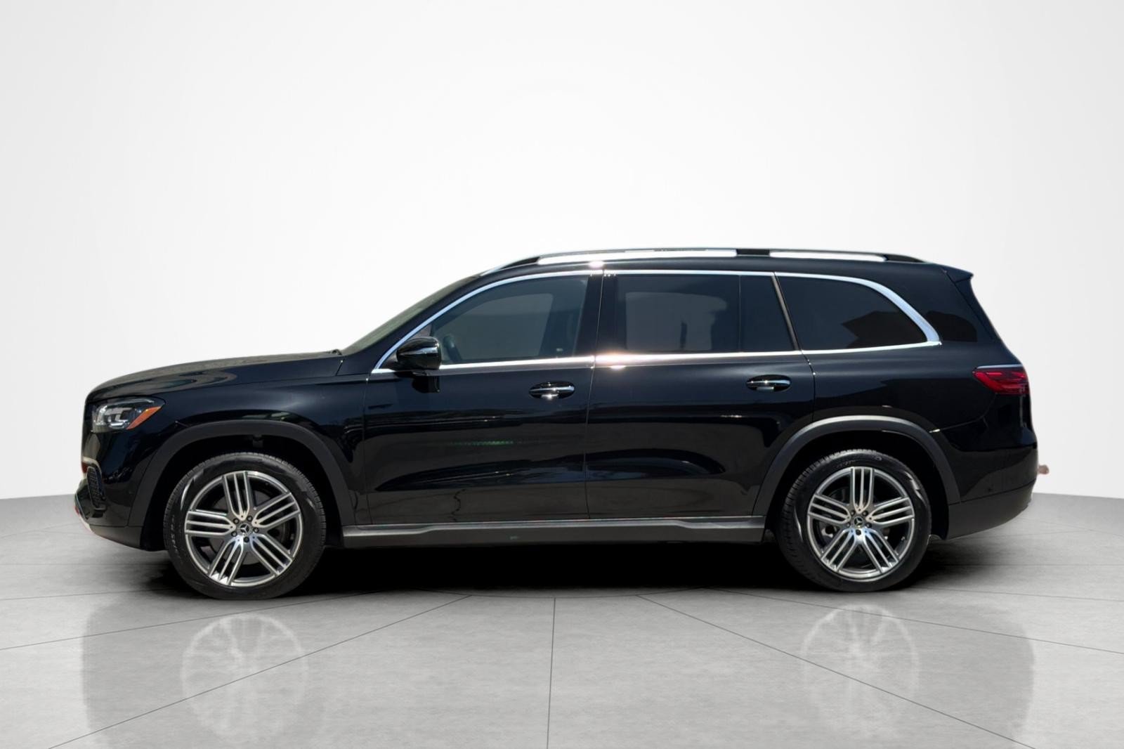 Used 2026 Mercedes-Benz GLS 450 4MATIC image 2