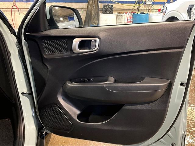 Used 2025 Hyundai Venue SEL image 20