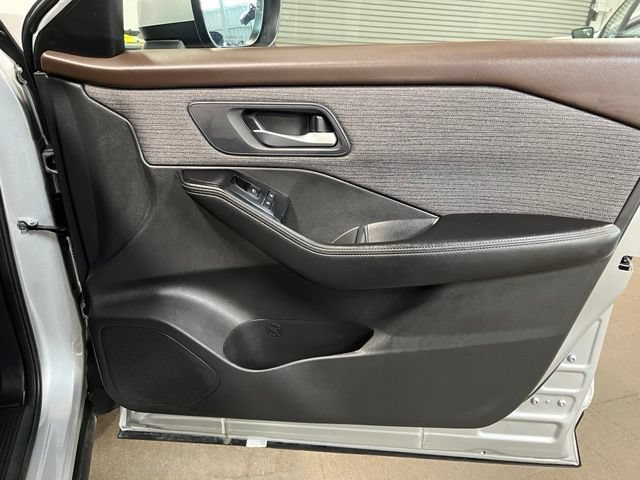 Used 2023 Nissan Rogue SV AWD/4WD image 11
