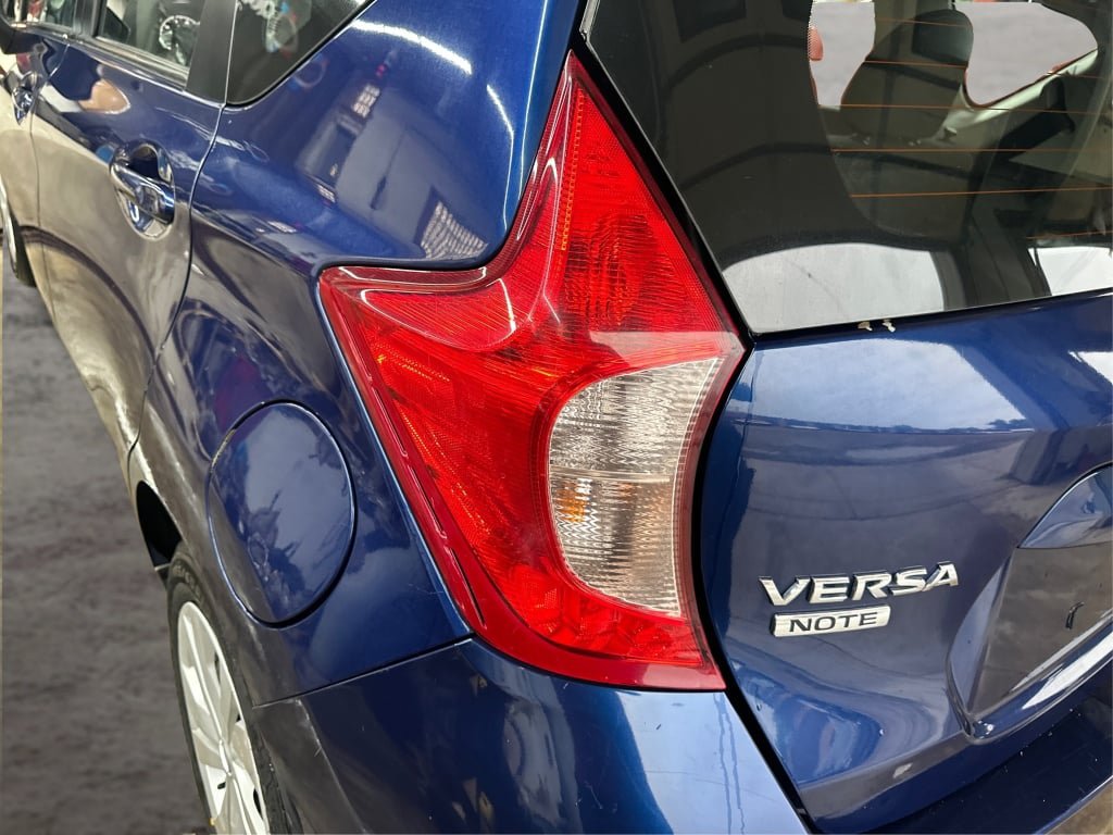 Used 2018 Nissan Versa Note SV FWD image 21