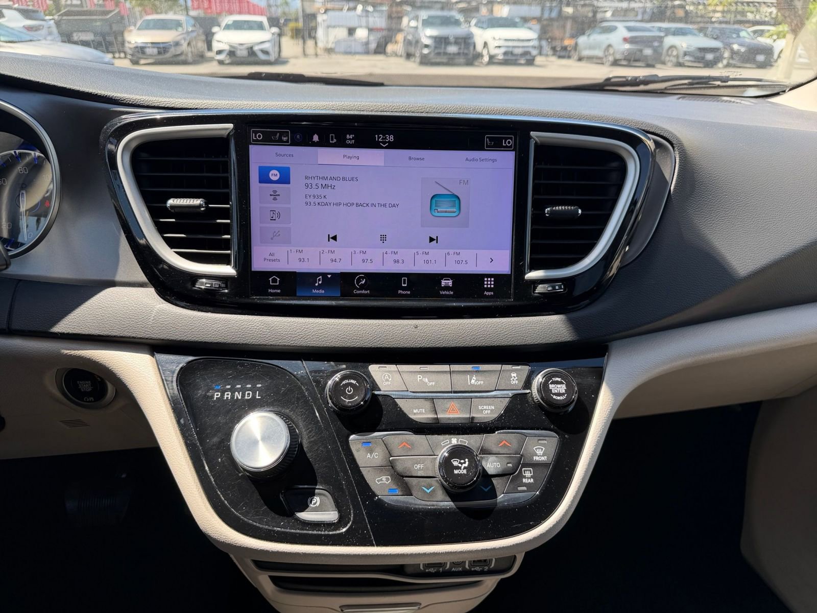 Used 2023 Chrysler Pacifica Touring-L image 17