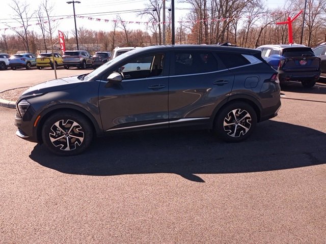 Used 2025 Kia Sportage EX image 3