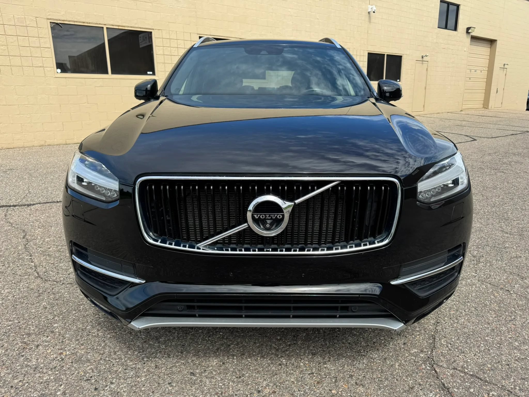 Used 2018 Volvo XC90 T6 Momentum w/ Convenience Package AWD/4WD image 2